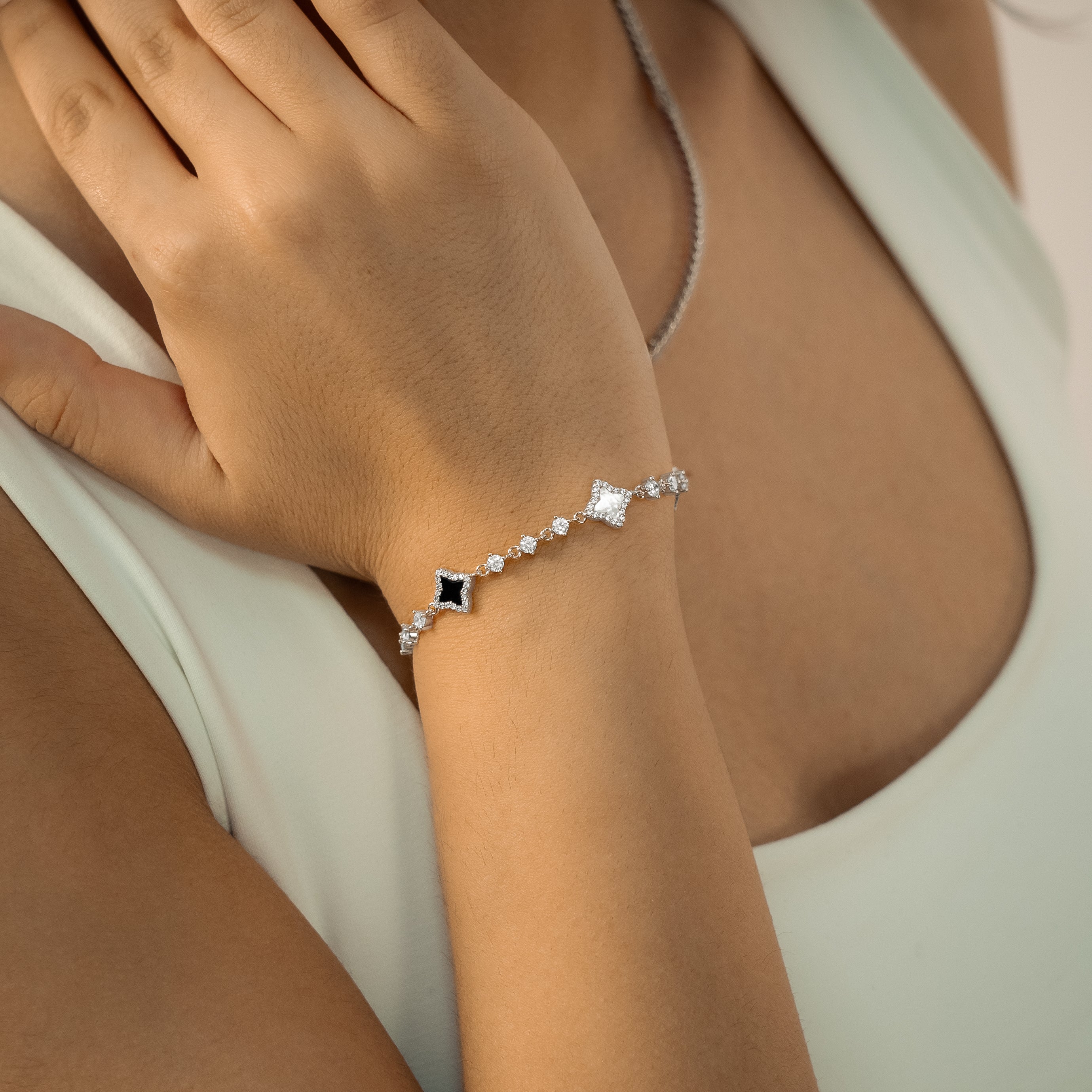 Bracelet Flower Tennis Argenté - Motif Blanc & Noir