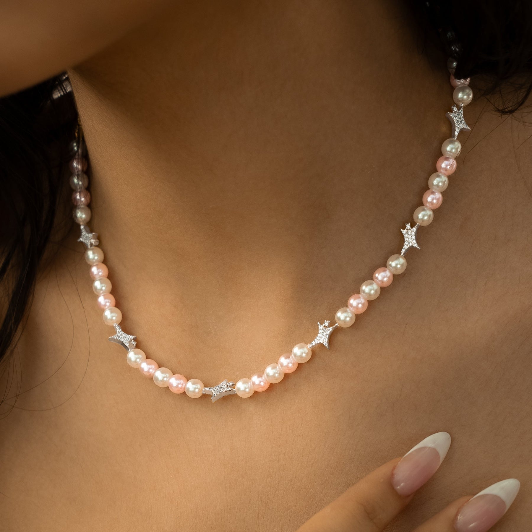 Chaîne perlée Signature Argentée - Blanc et Rose