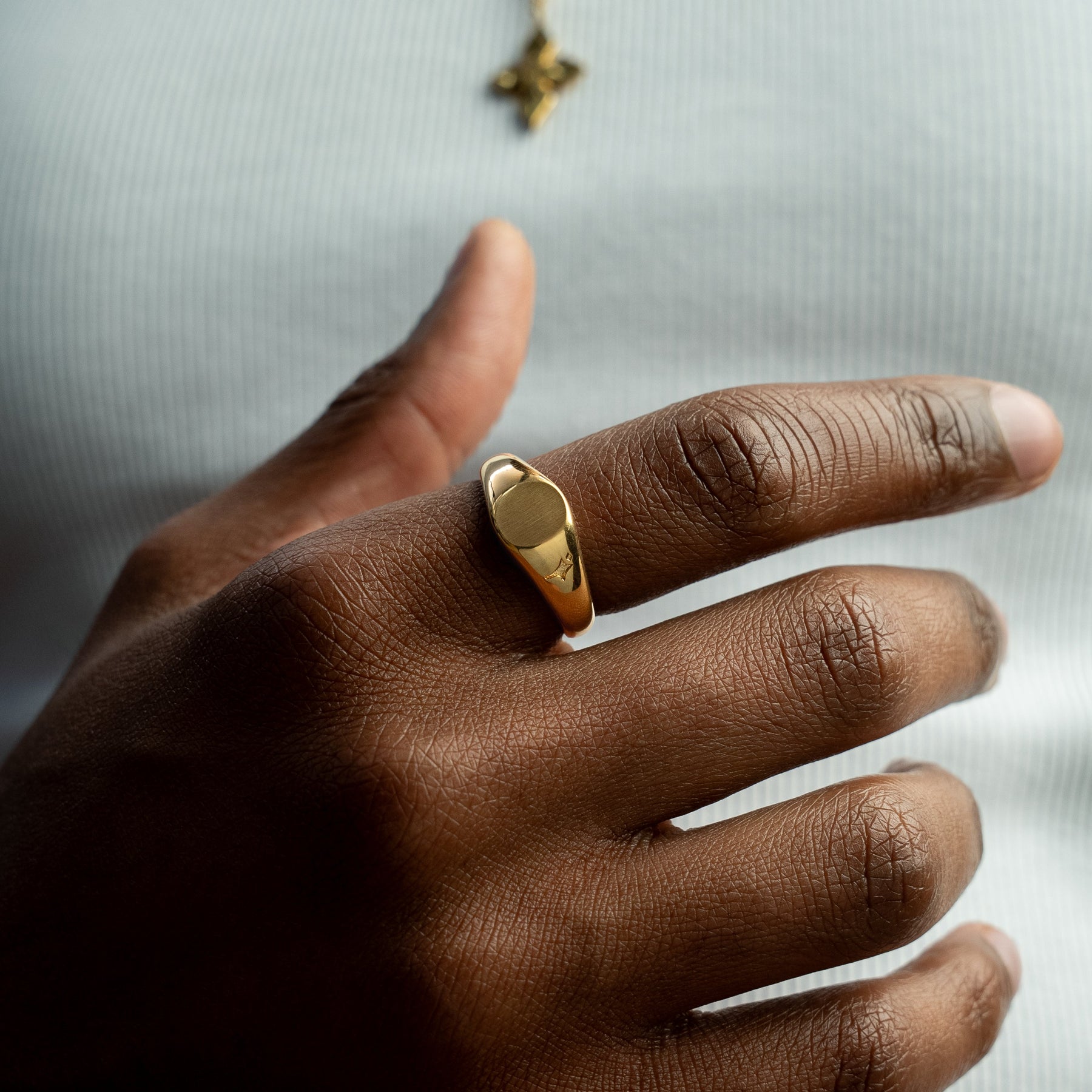 Round signet ring dorée