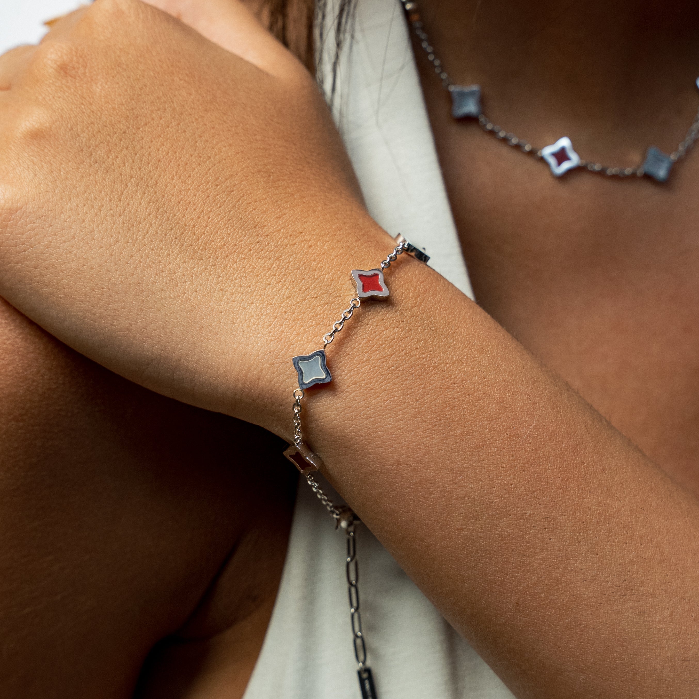 Bracelet Flower câble Argenté - Motif Blanc & Rouge