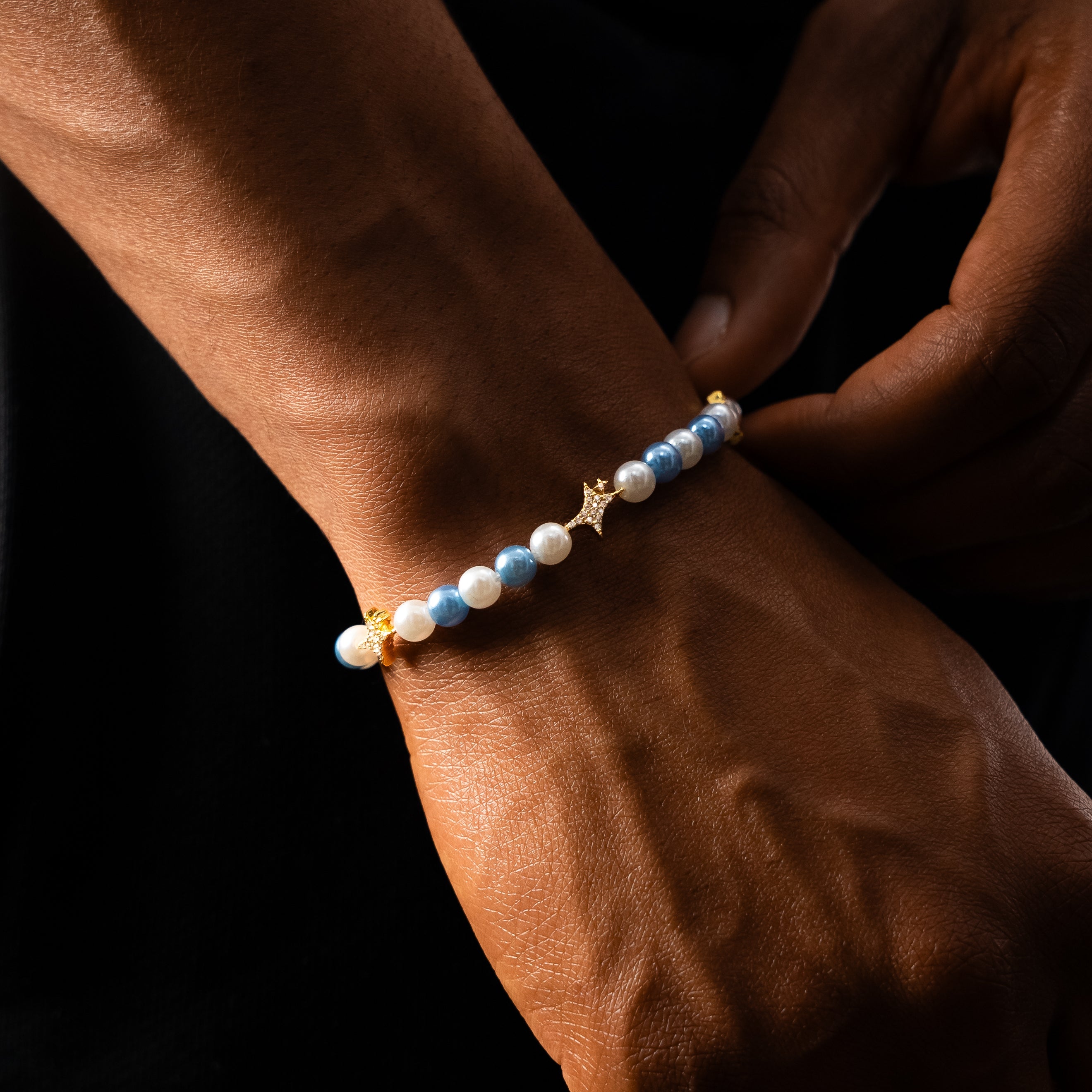 Bracelet perlé Signature Doré - Blanc et Bleu