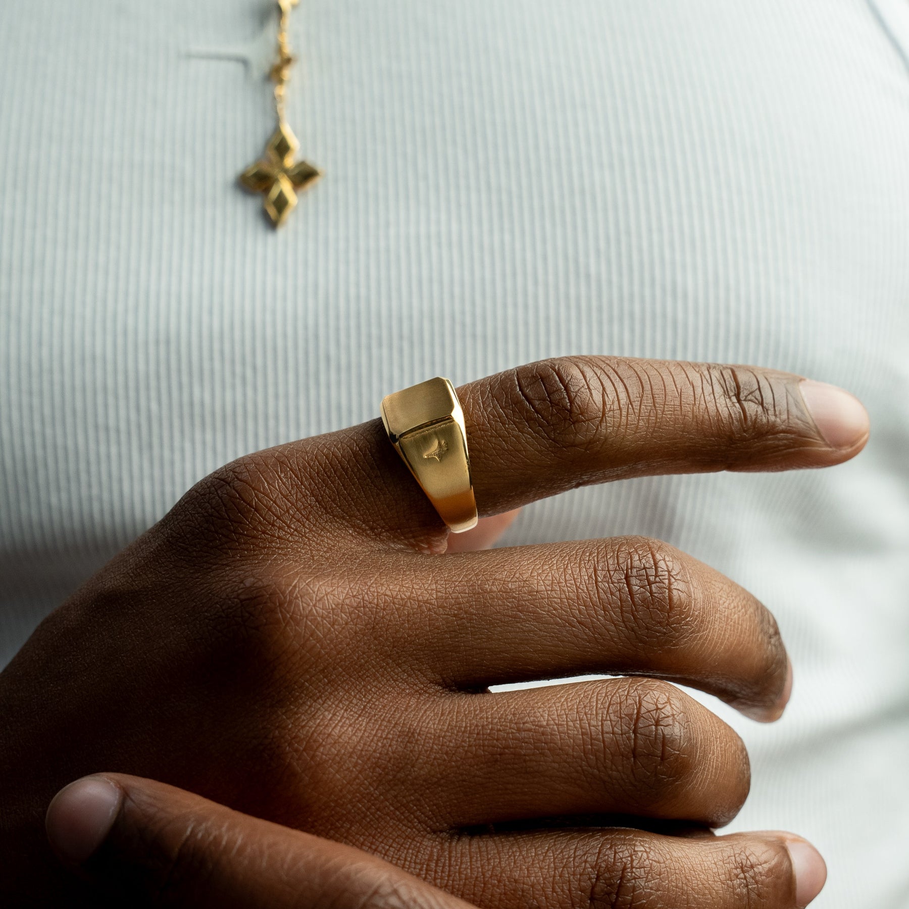 Square signet ring dorée