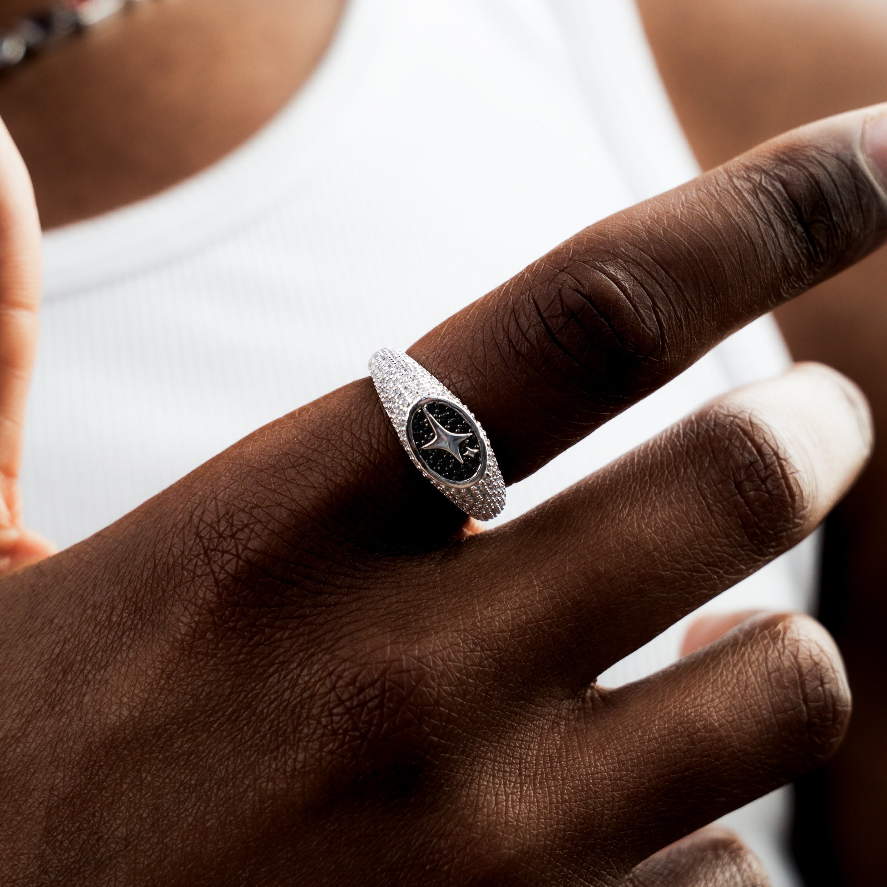 Iced Oval signet ring argentée